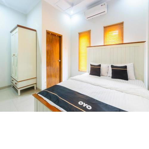 Super OYO Collection O 3280 Cendhani Raras