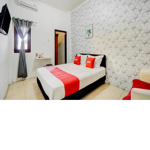 SUPER OYO Flagship 90502 Holistay Malang New
