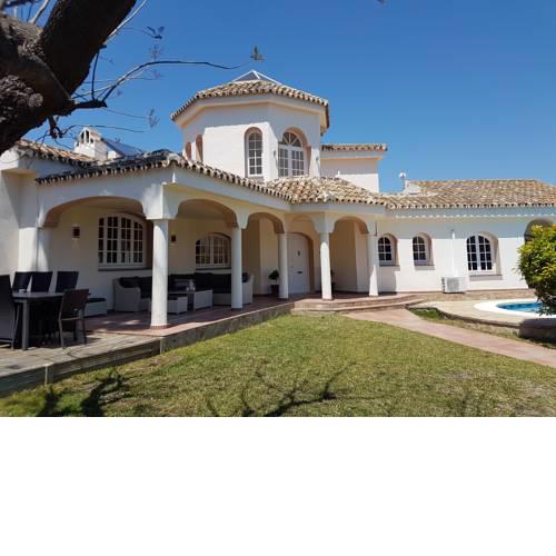 Super villa with private pool and good location