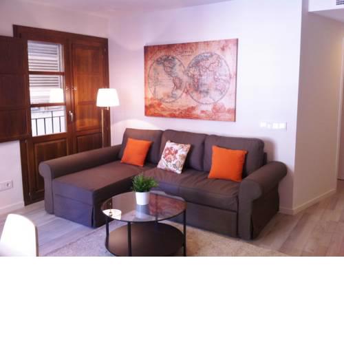 Superb Central Market Apt