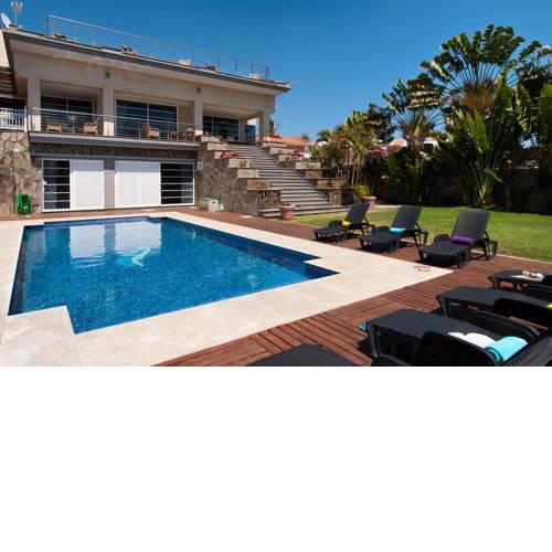 Superb Family Villa in Sonnenland for 12
