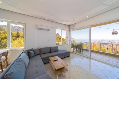 Superb Flat with Nature View and Balcony in Alanya