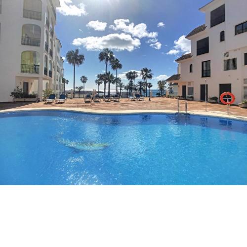 Superb Seafront Apartment Marina Real 305