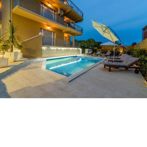 Superior Apartment Zadar with shared pool