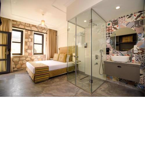 Sweet Garden Flat with Patio near Hadrian's Gate