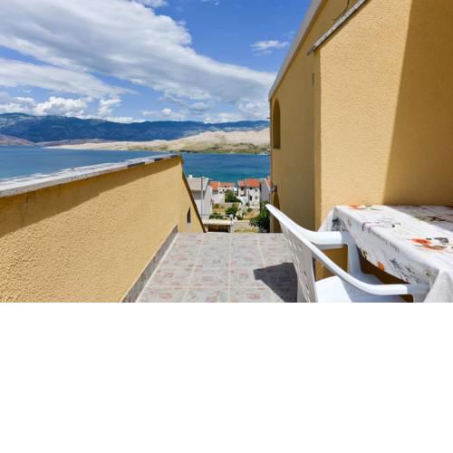 Sweet one bedroom apartment with small balcony and great view