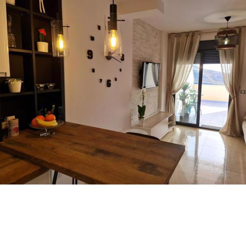 Sybarix Apartment: Precioso apartamento con vistas al golf y el mar