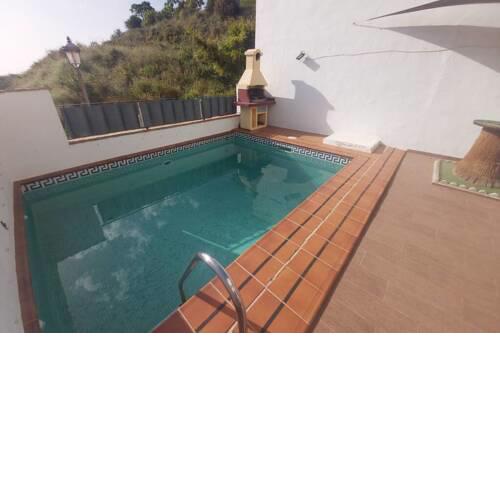 TAMANGO HILL - ADOSADO 4 DORMITORIOS CON PISCINA