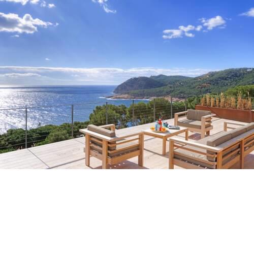 Tamariu Villa Sleeps 8 with Pool Air Con and WiFi