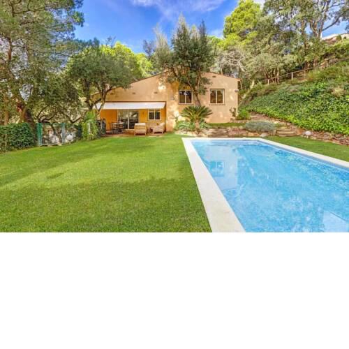 Tamariu Villa Sleeps 8 with Pool and WiFi