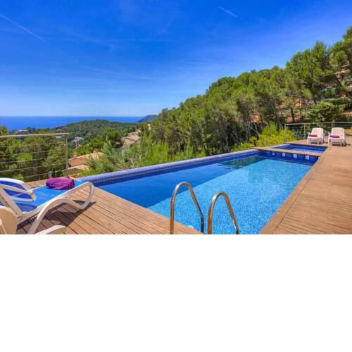 Tamariu Villa Sleeps 8 with Pool and WiFi