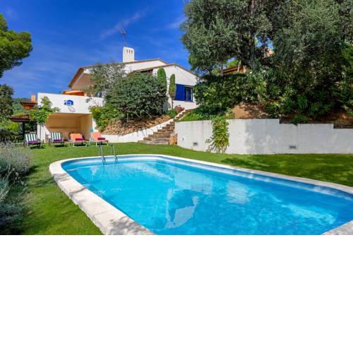 Tamariu Villa Sleeps 8 with Pool