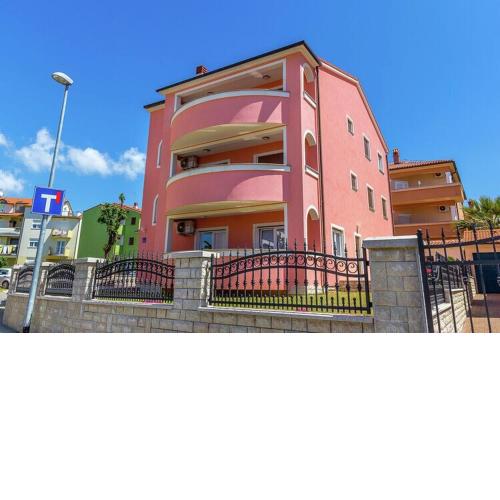 Tasteful apartment in Medulin with private balcony