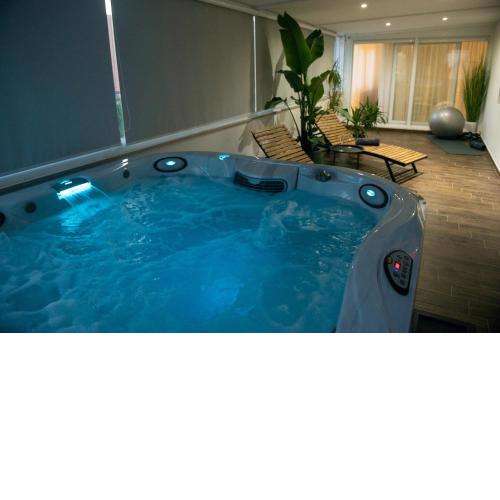 Ted's Luxury Place with jacuzzi