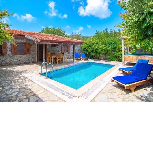 tek katlı havuzu korunaklı villa