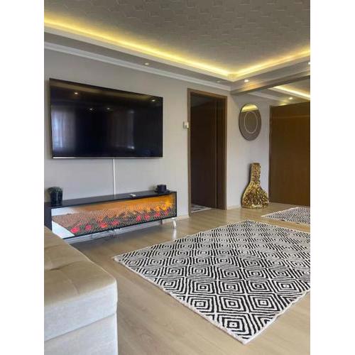 Tekstil Merkezinde Geniş Merkezi Teraslı Daire