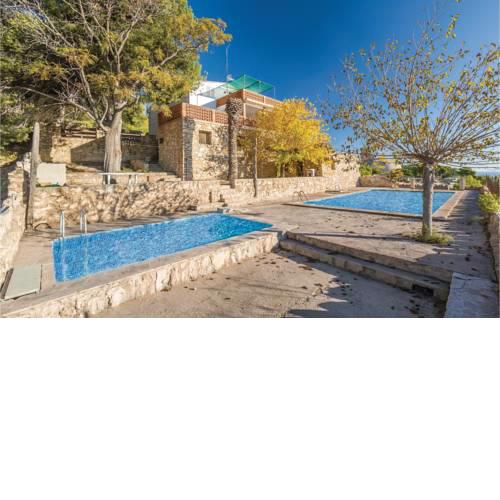 Ten-Bedroom Holiday Home in Alcanar Platja