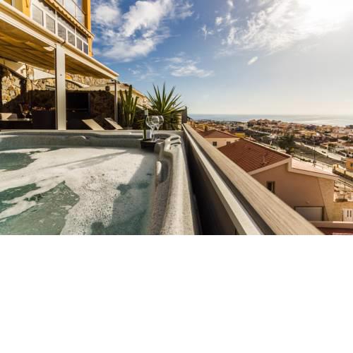 Terrace & Jacuzzi Summer Home