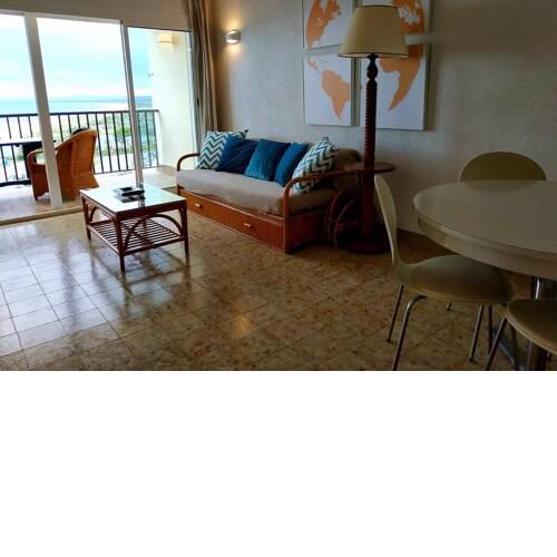Terraza, sol y playa. Apartamento grande en 1a línea de mar