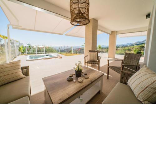 THAT'S THE ONE ! Casa Carolina - new house with jacuzzi, separat pool and beautiful sea and sunset views