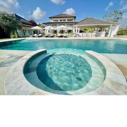 The Backyard Bingin - 7 Bedroom Mansion, overlooking Bingin Beach