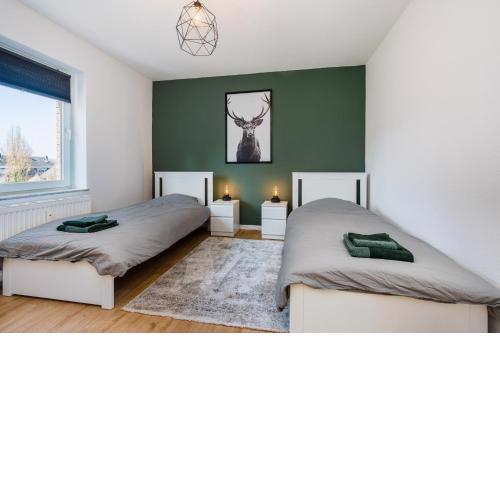 The Forest - Cozy calm and modern! 2 Bedrooms, Kitchen, free Wifi, free parking