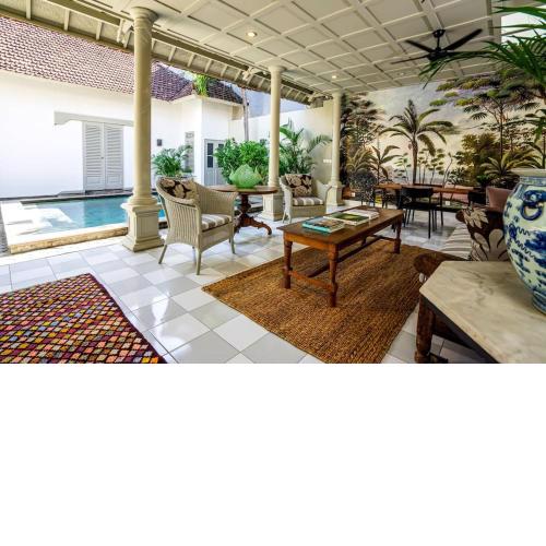 The Gatehouse - Stylish and unique luxury pool villa, great location!