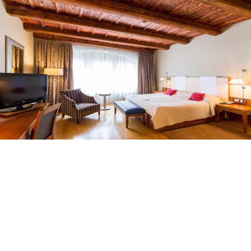 The Golden Wheel Hotel