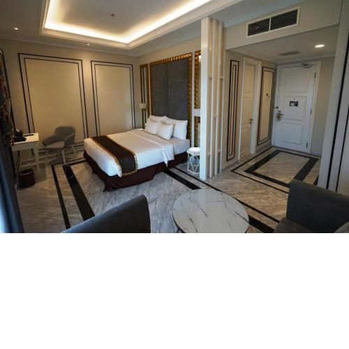 The Grantage Hotel & Sky Lounge