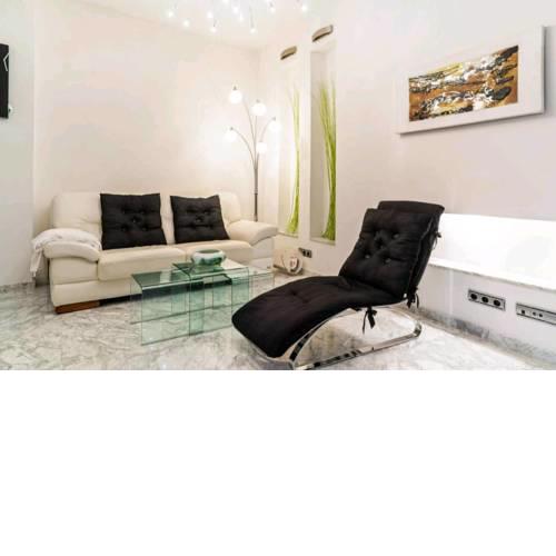 "The Green Tree" Luxury apartment wifi and parking