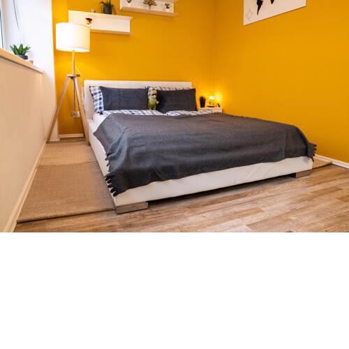 THE Orange City Apartment - NETFLIX + WiFi inklusive