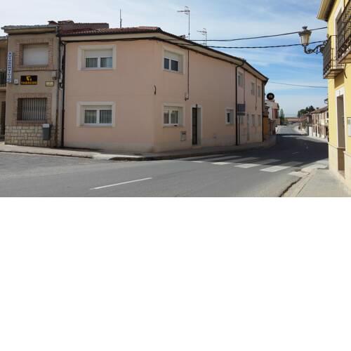 The Pink house, Aldea Real