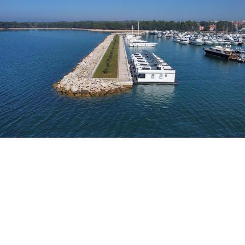 The Sea Lodges Novigrad - Bootshaus Floating Sea House