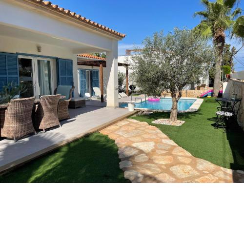 The Sun Beach Villa (Cala Llombards)