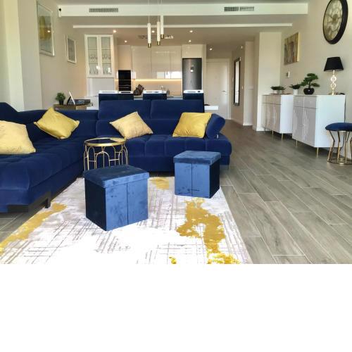 The View Luxury Vacation Apartment Blue