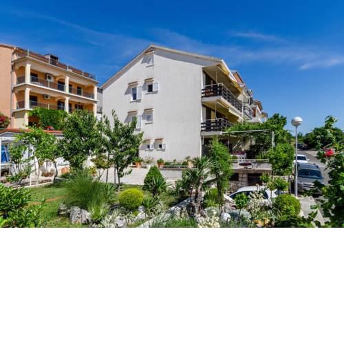 Three-Bedroom Apartment Crikvenica 8
