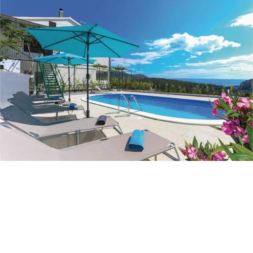 Three-Bedroom Apartment in Gata