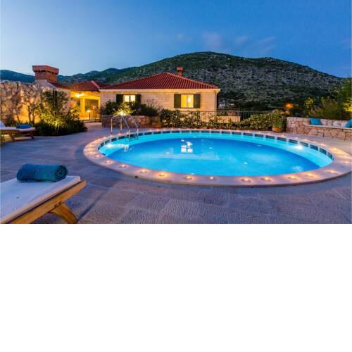 Three-Bedroom Apartment in Gromaca