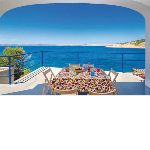 Three-Bedroom Apartment in Jablanac