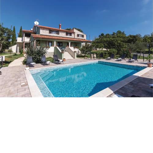 Three-Bedroom Apartment in Kanfanar