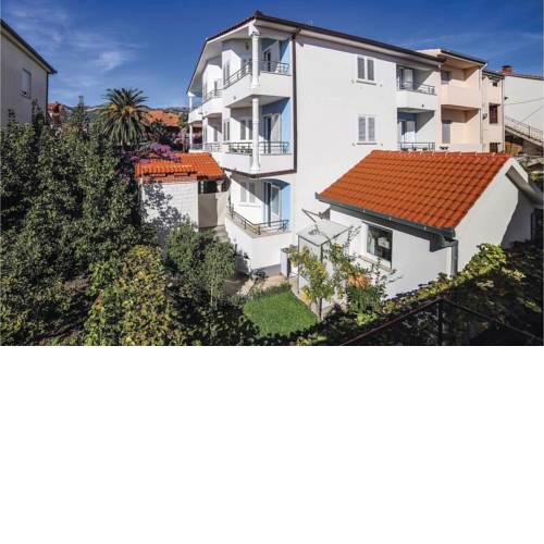 Three-Bedroom Apartment in Kastel Novi