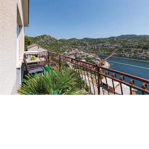 Three-Bedroom Apartment in Ploce
