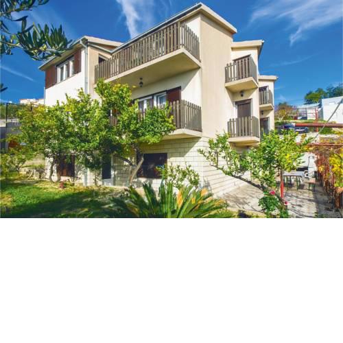 Three-Bedroom Apartment in Podstrana