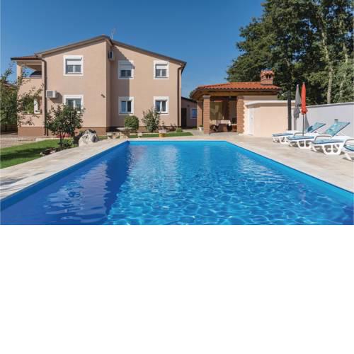 Three-Bedroom Apartment in Porec