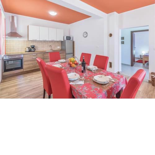 Three-Bedroom Apartment in Pula