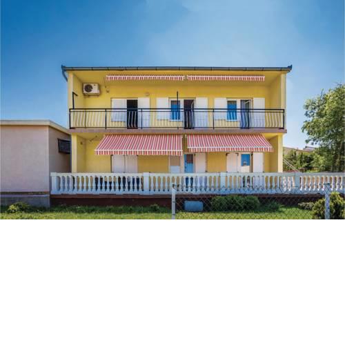 Three-Bedroom Apartment in Senj