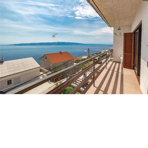 Three-Bedroom Apartment in Senj