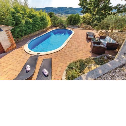 Three-Bedroom Apartment in Supetarska Draga