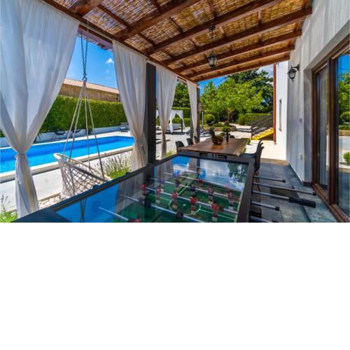 Three-Bedroom Apartment in Svetvincenat