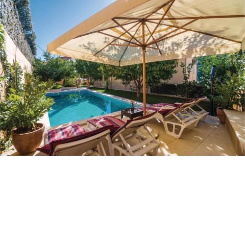 Three-Bedroom Apartment Mokosica with Sea View 08